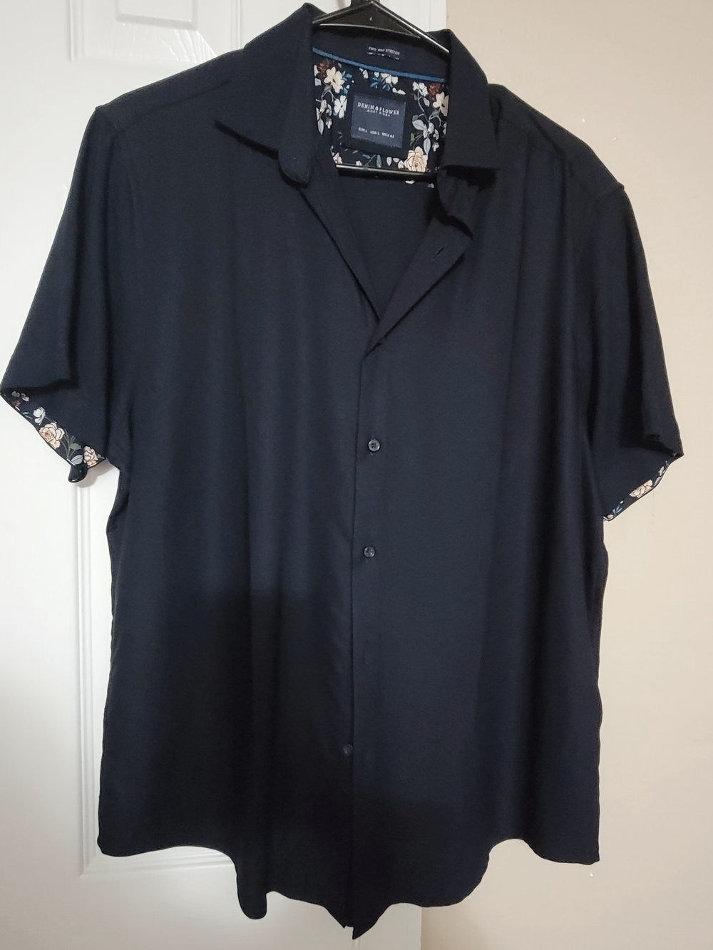 Denim & Flower Men's Navy Short-Sleeve Button-Down with Floral Trim